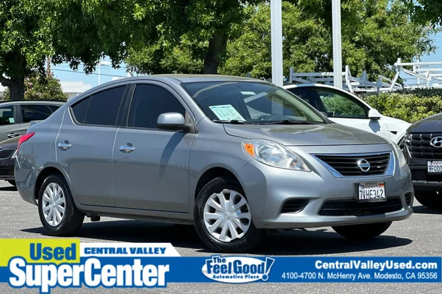 2014 Nissan Versa SV