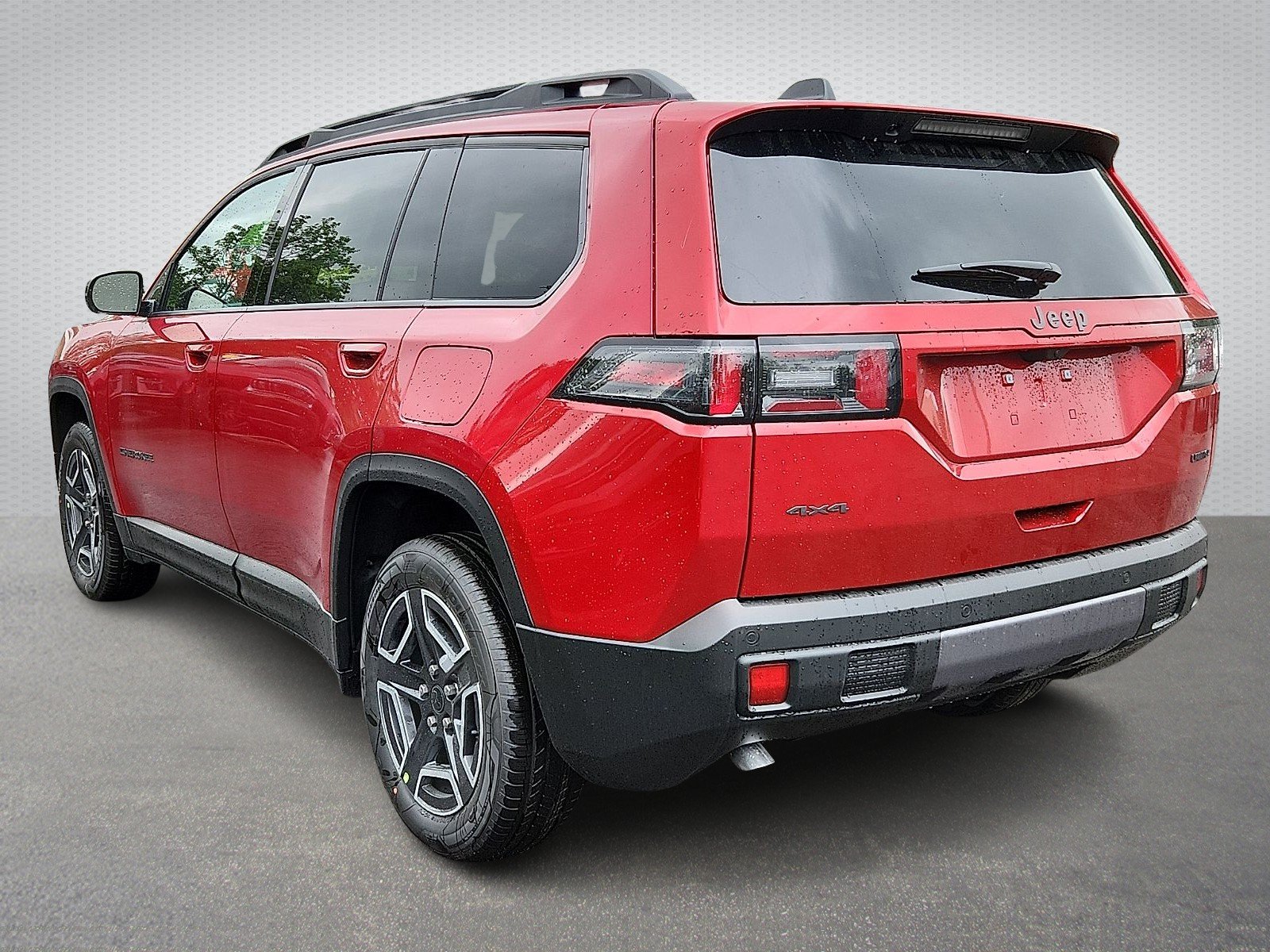 New 2026 Red Hot Pearl-Coat Exterior Paint Jeep Limited image 4