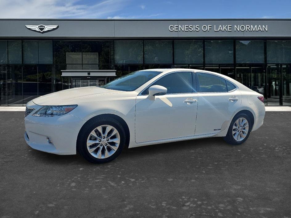 Used 2015 Starfire Pearl Lexus Hybrid image 1