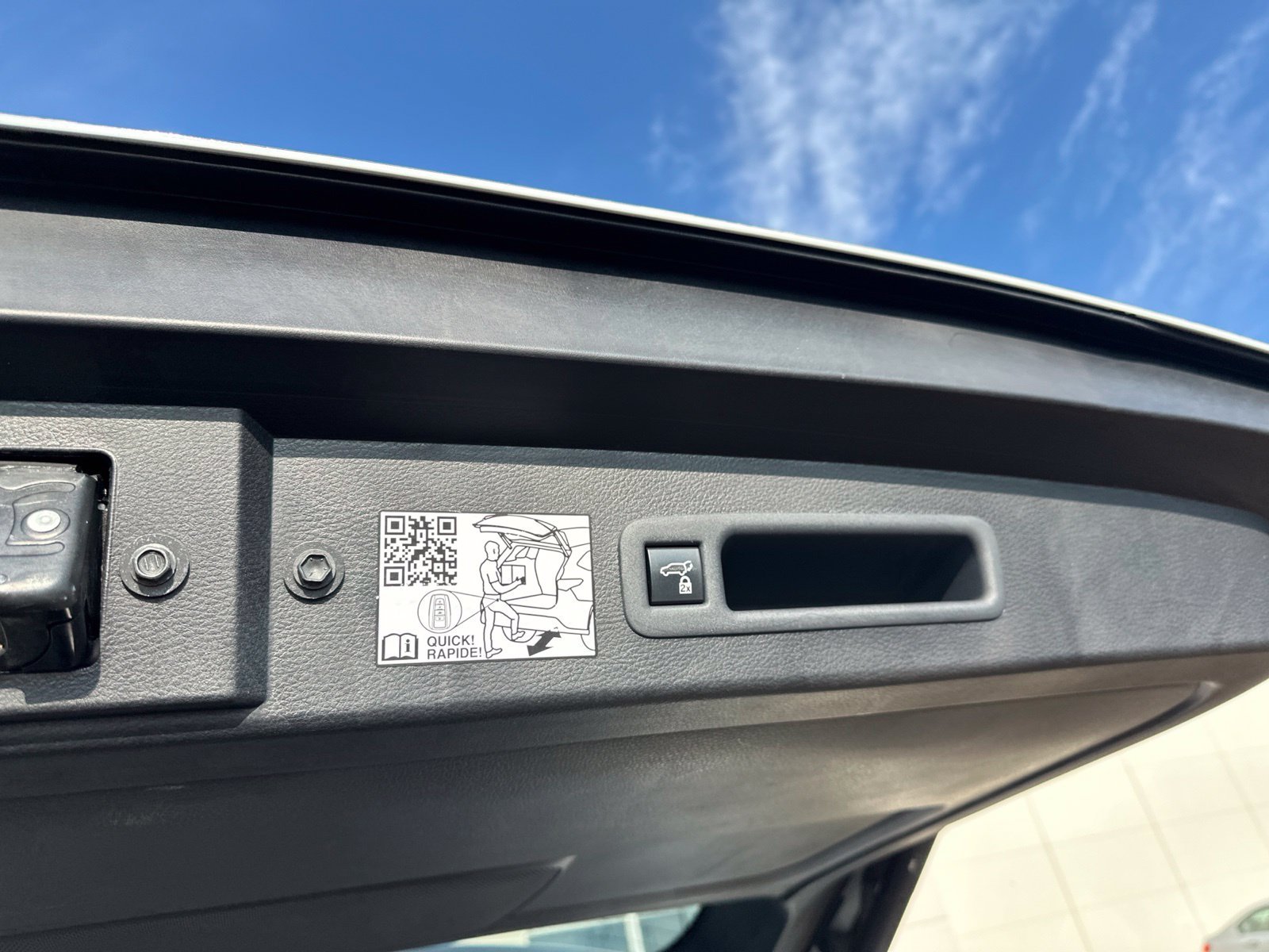 Used 2022 Beige Toyota XLE image 39