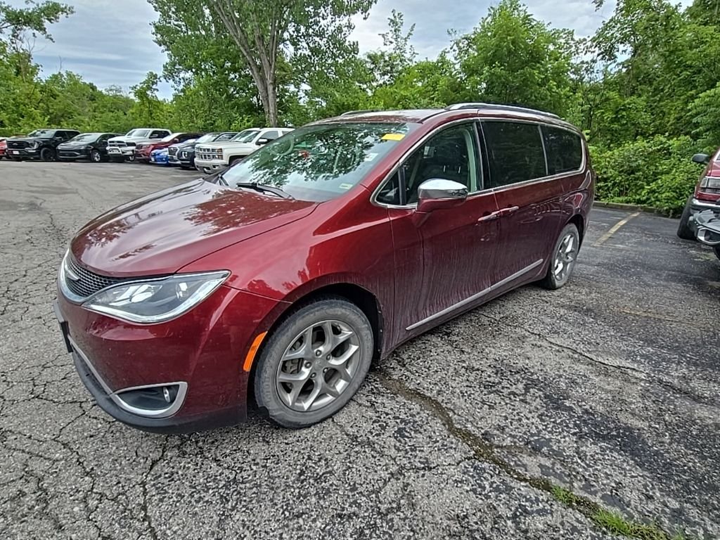 Used 2018 Chrysler Pacifica Limited with VIN 2C4RC1GG4JR314393 for sale in Kansas City