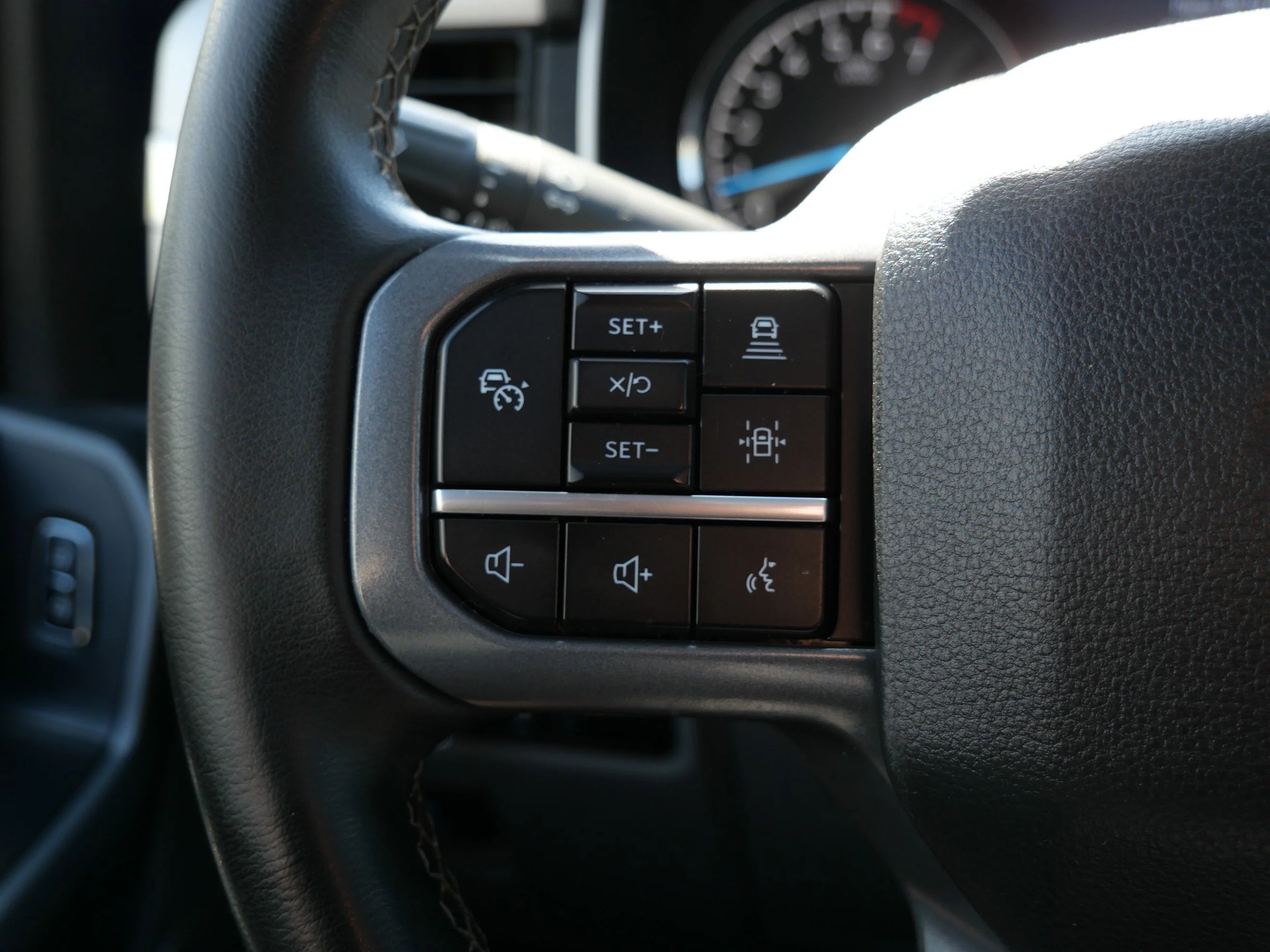 Certified Used 2023 Agate Black Metallic Ford XLT image 28