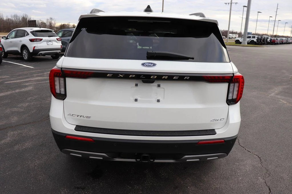 New 2026 Star White Metallic Tri-Coat Ford Active image 8