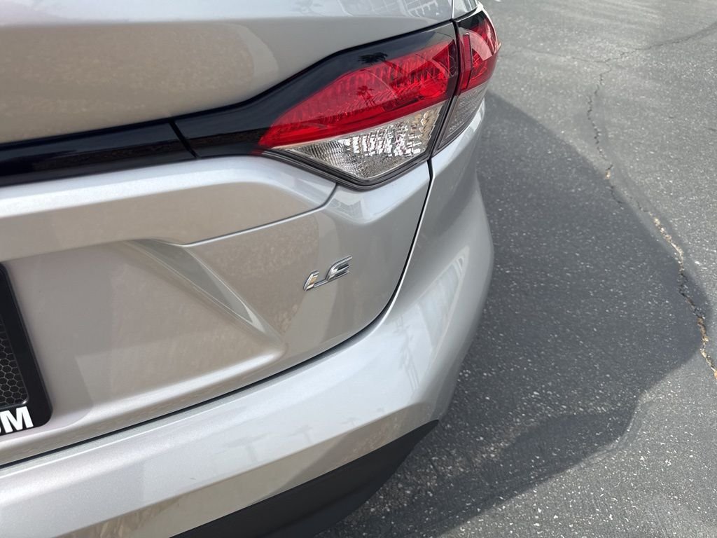 2025 Toyota Corolla LE - Photo 8