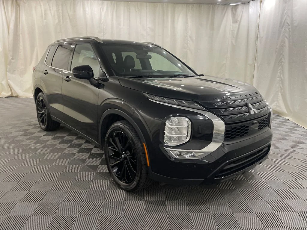 Used 2024 Black Diamond Mitsubishi SE Black Edition image 4