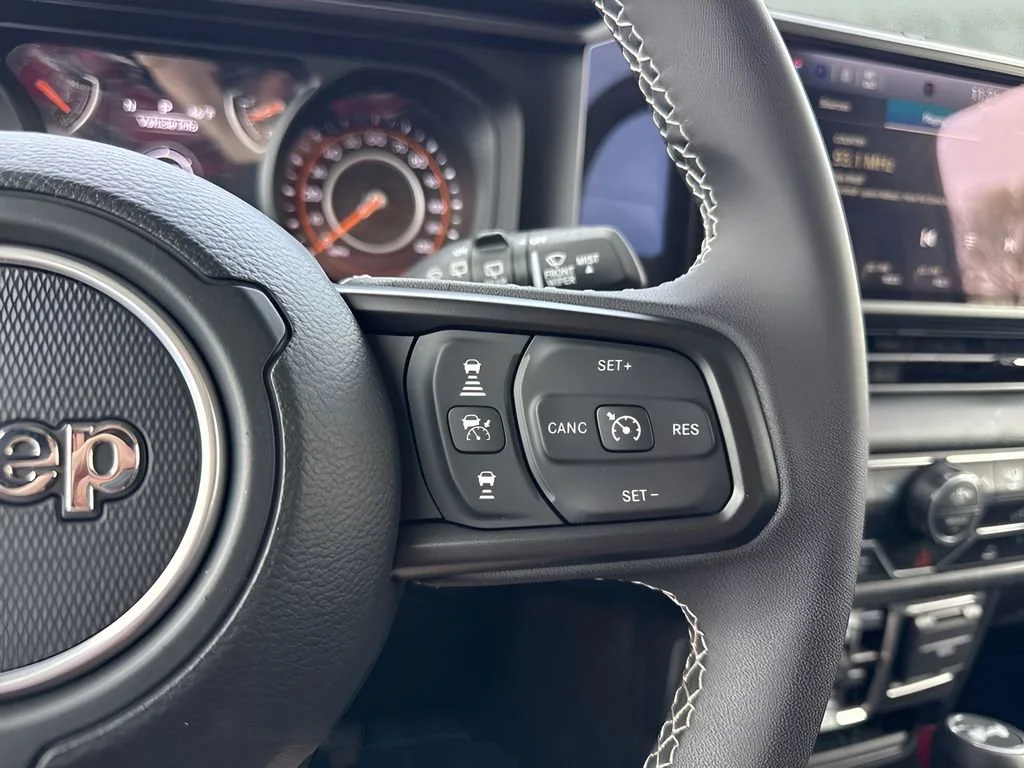 Used 2025 White Jeep Sport S image 16