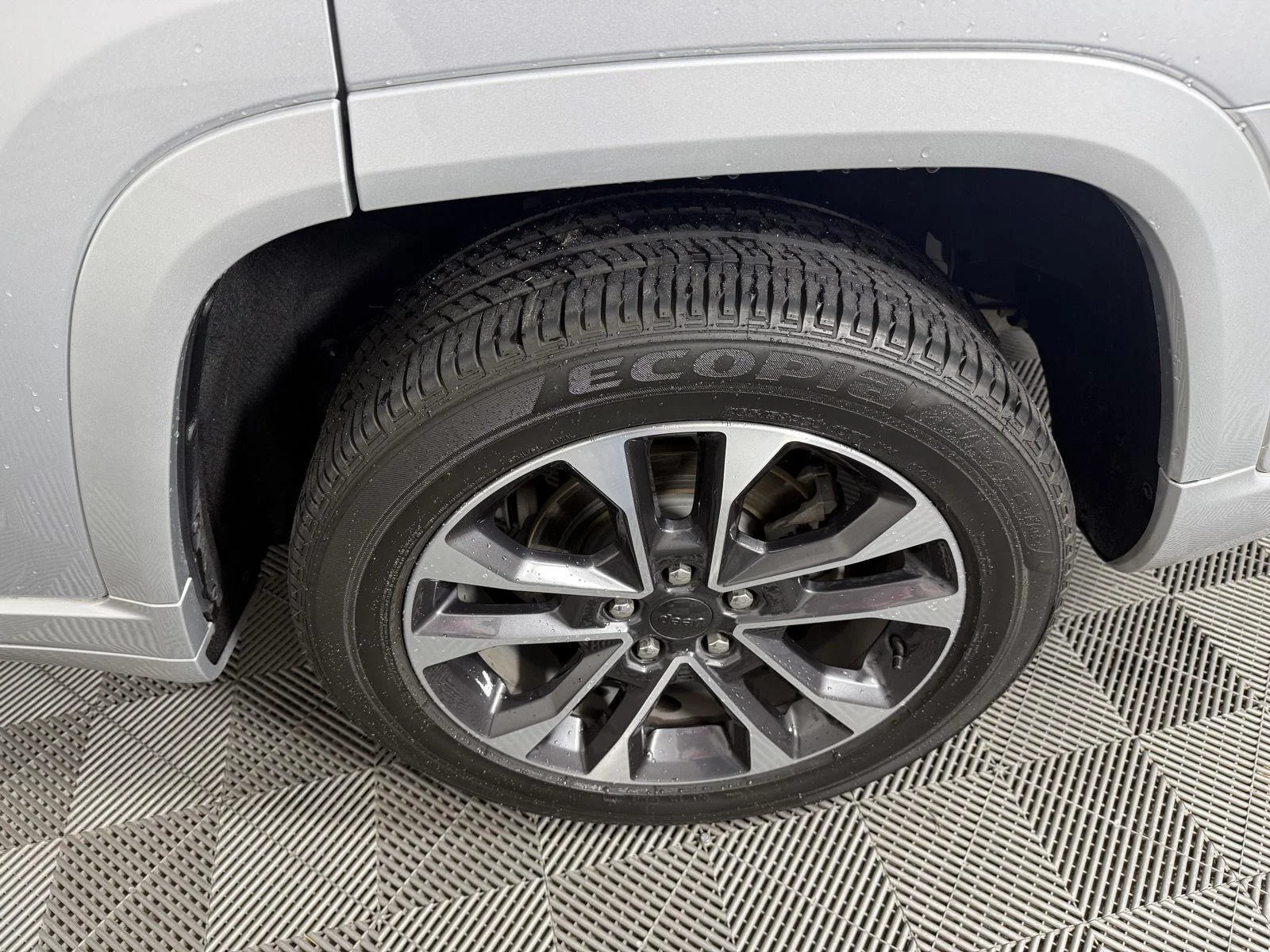 Used 2025 Silver Zynith Jeep Overland image 20