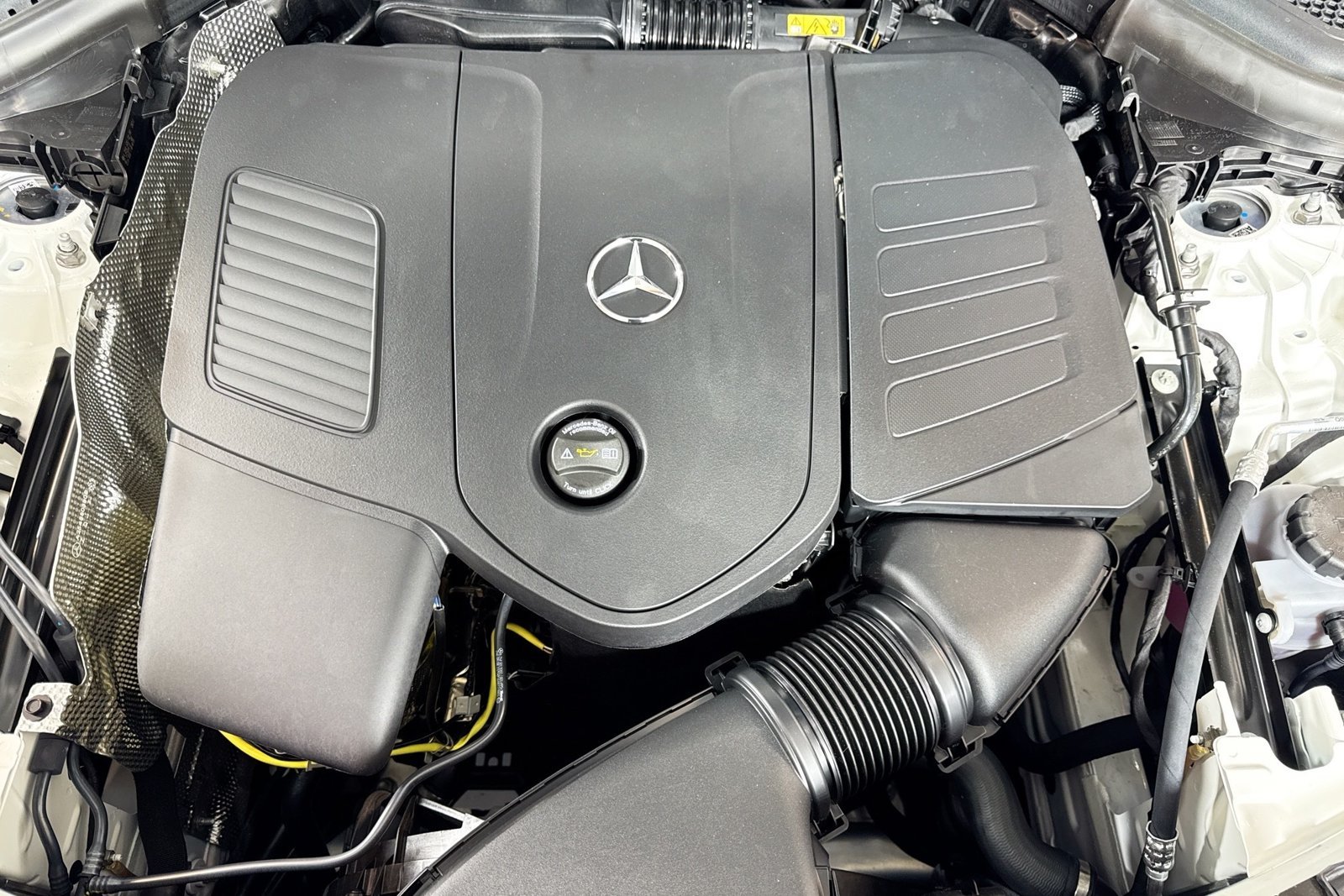 New 2026 Polar White Mercedes-Benz GLC 300 image 27