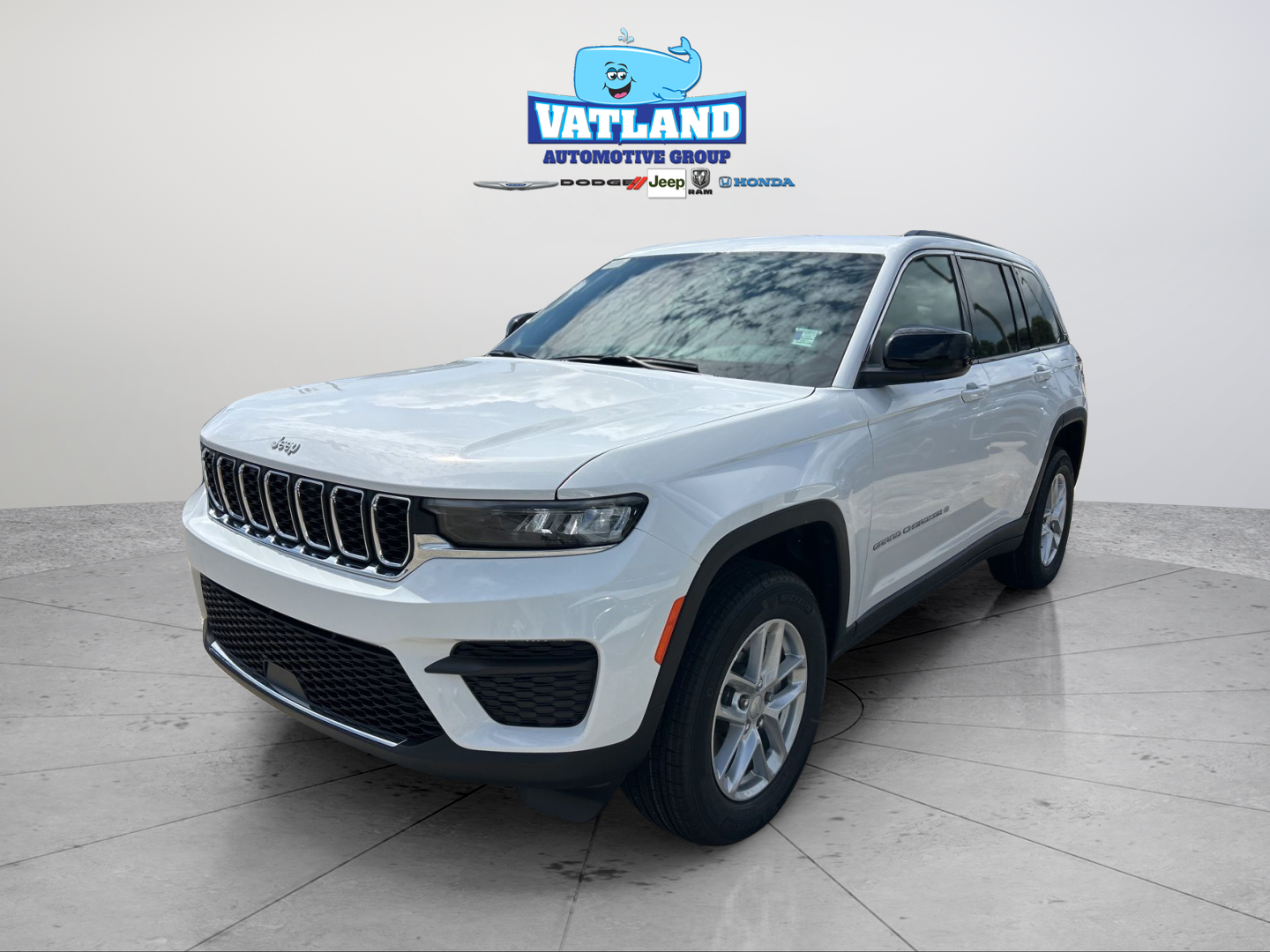 New 2026 Bright White Clear-Coat Exterior Paint Jeep Laredo image 1