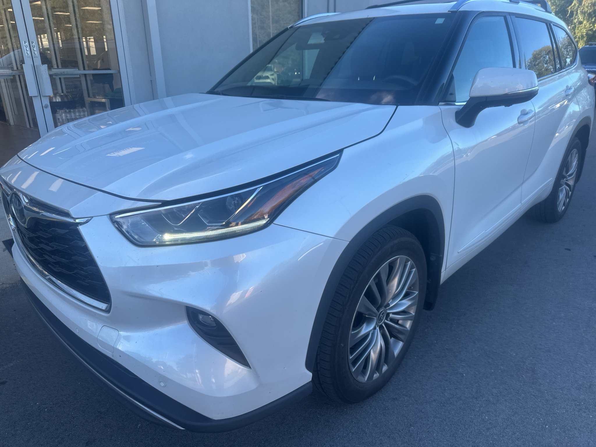 Used 2023 Wind Chill Pearl Toyota Platinum image 3