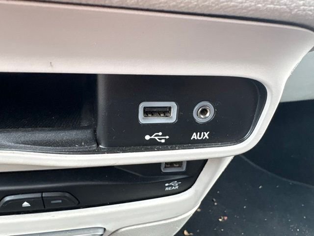 Used 2019 Gray Chrysler Limited image 10