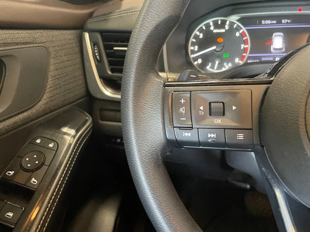 Used 2023 Red Nissan SV image 12