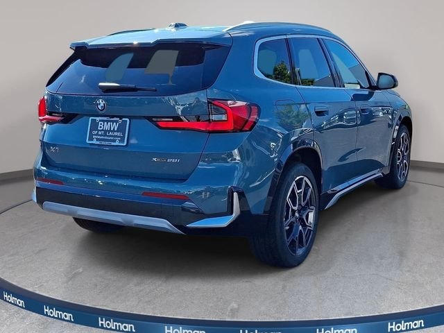 New 2026 Cape York Green Metallic BMW xDrive28i image 4