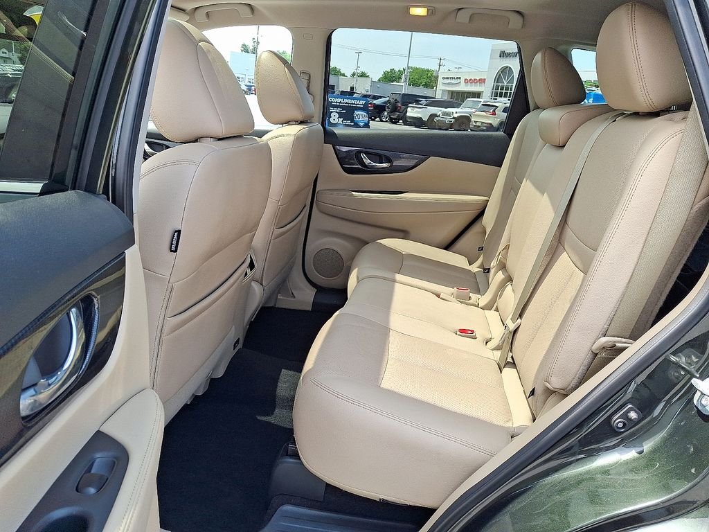 Used 2019 Green Nissan SL image 11