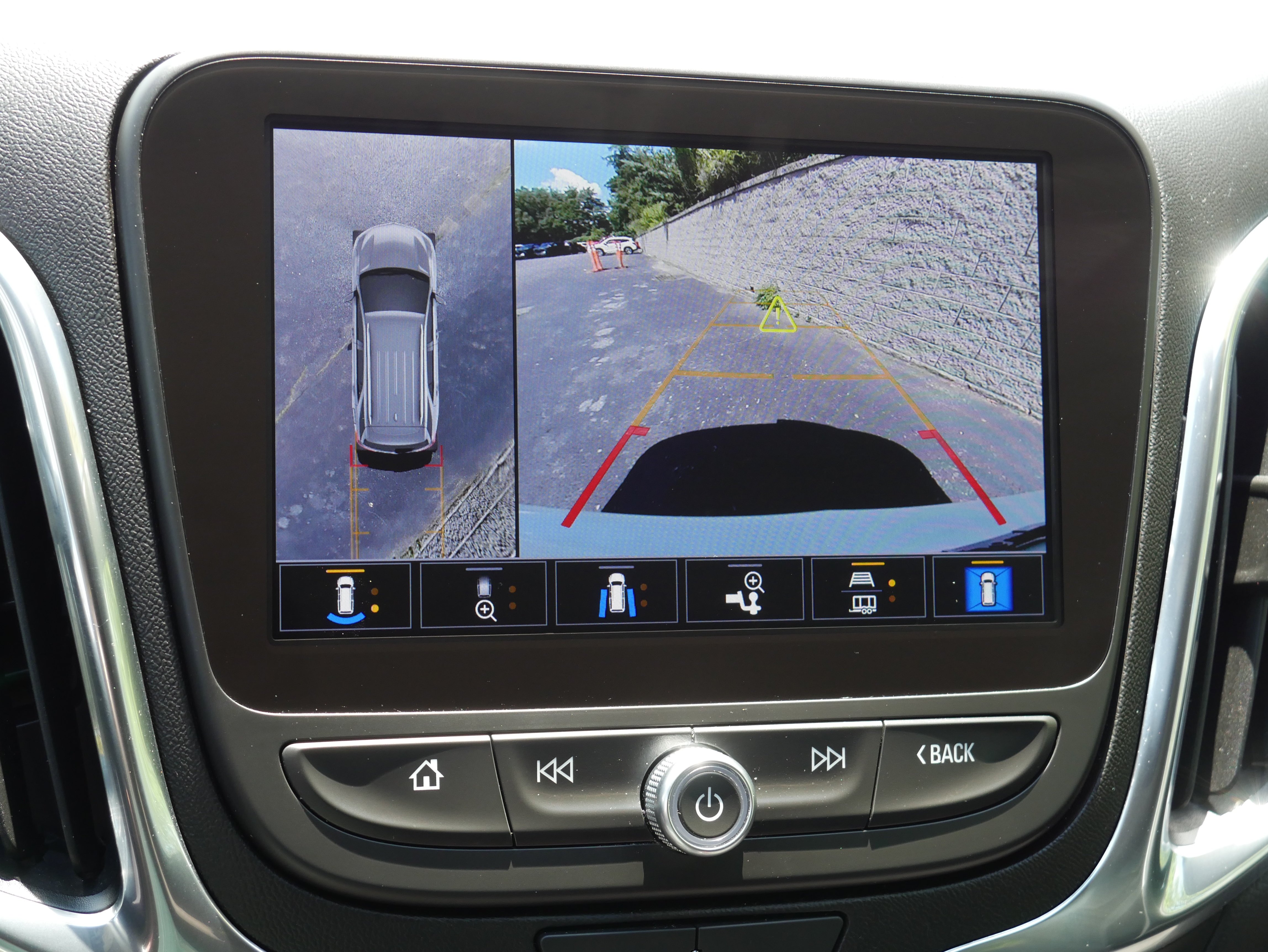 Used 2024 Summit White Chevrolet LT image 18