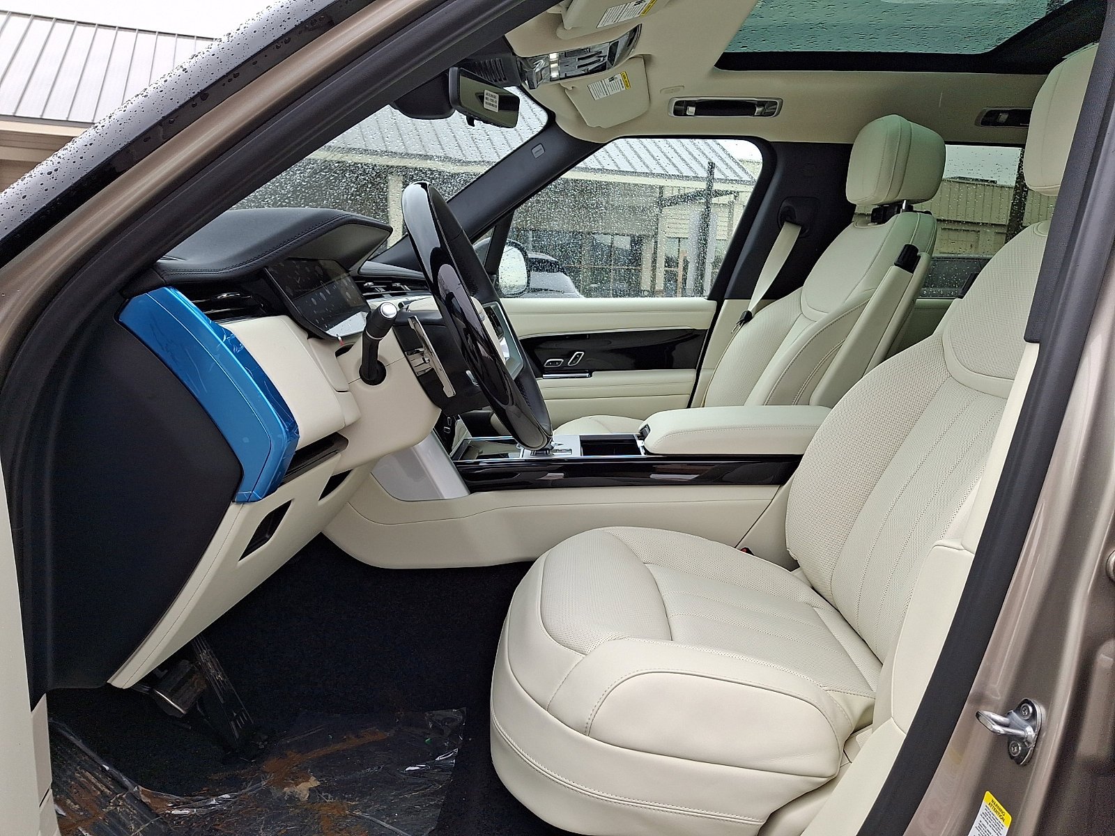 New 2026 Batumi Gold Land Rover SE image 10