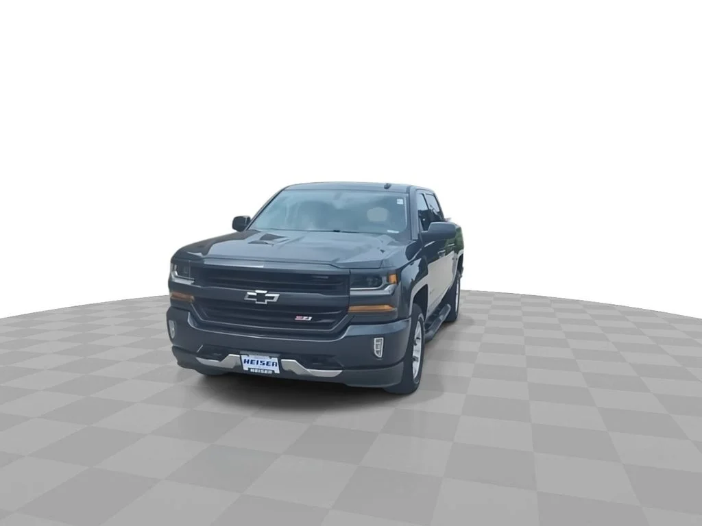 Used 2018 Gray Chevrolet LT image 3