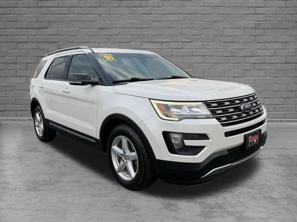 Used 2016 White Ford XLT image 1