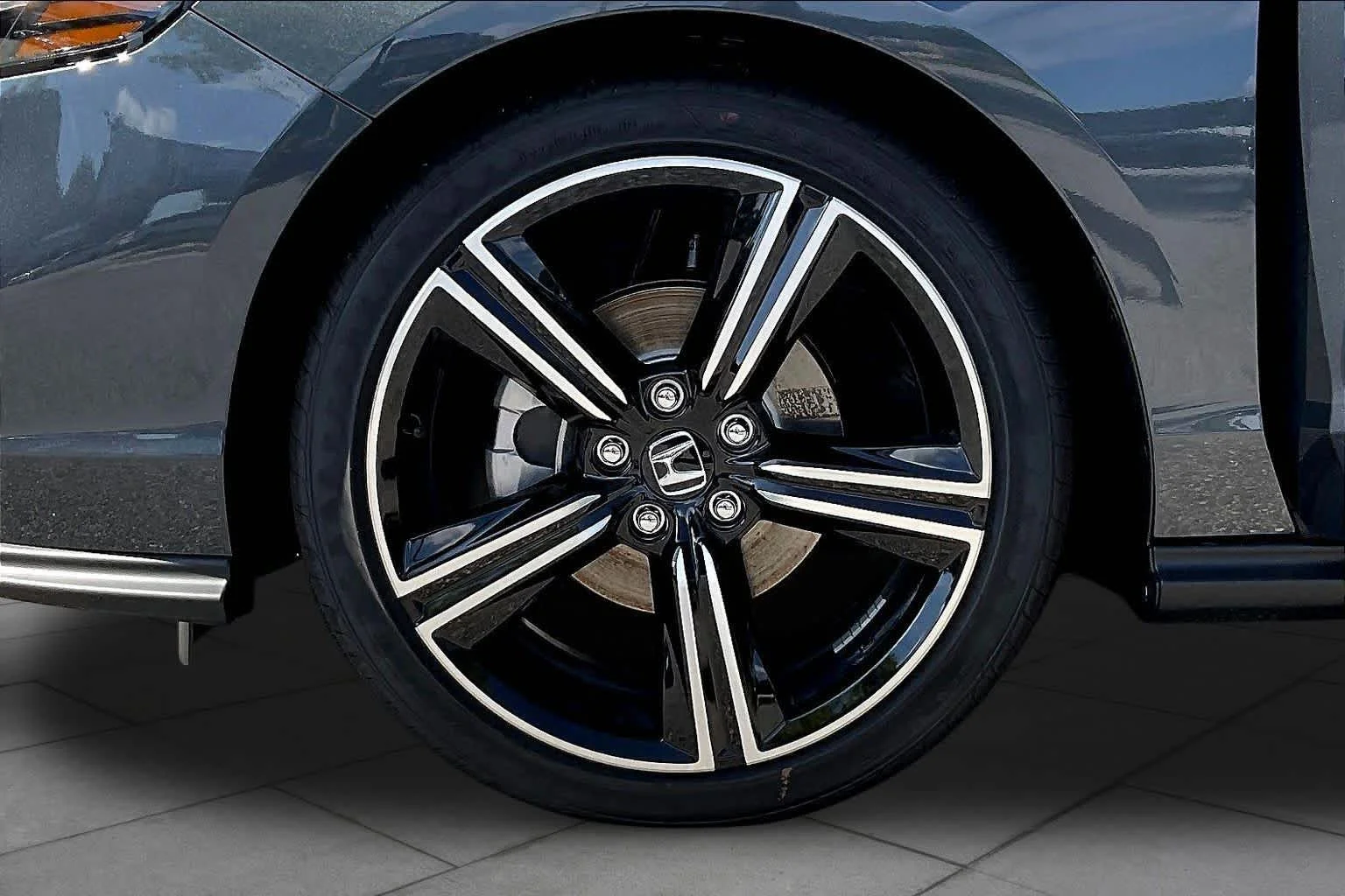 New 2026 Meteorite Gray Metallic Honda SE image 11