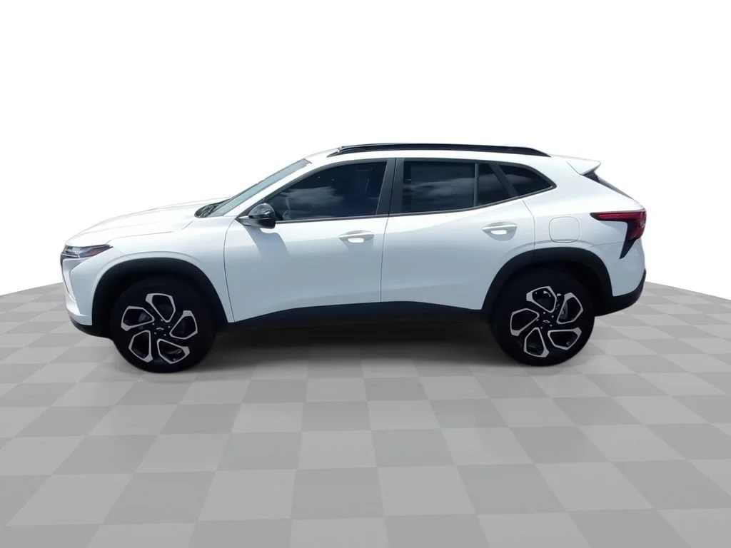 New 2026 Summit White Chevrolet 2RS image 5