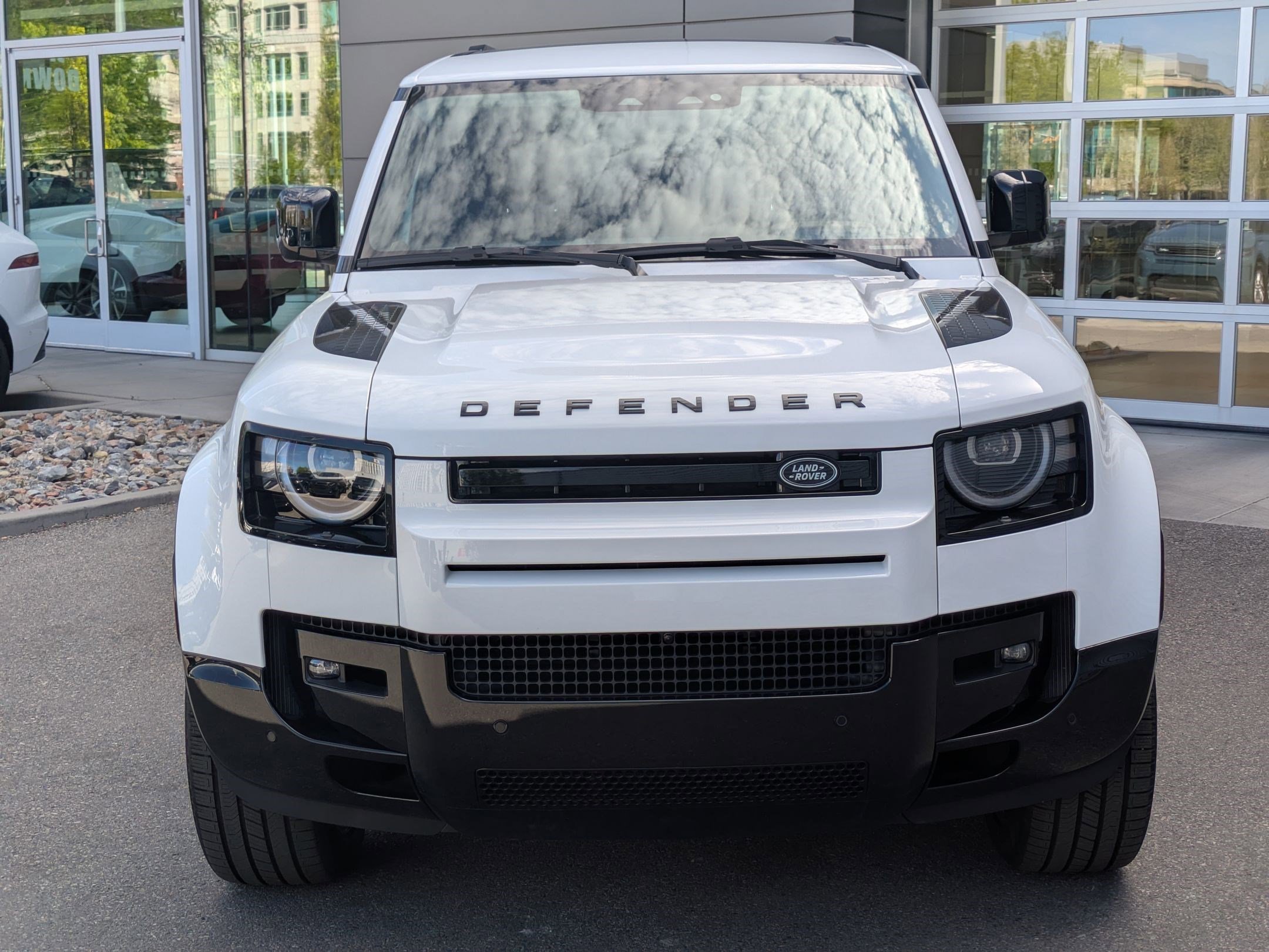 New 2026 Fuji White Land Rover P400 X-Dynamic SE image 2