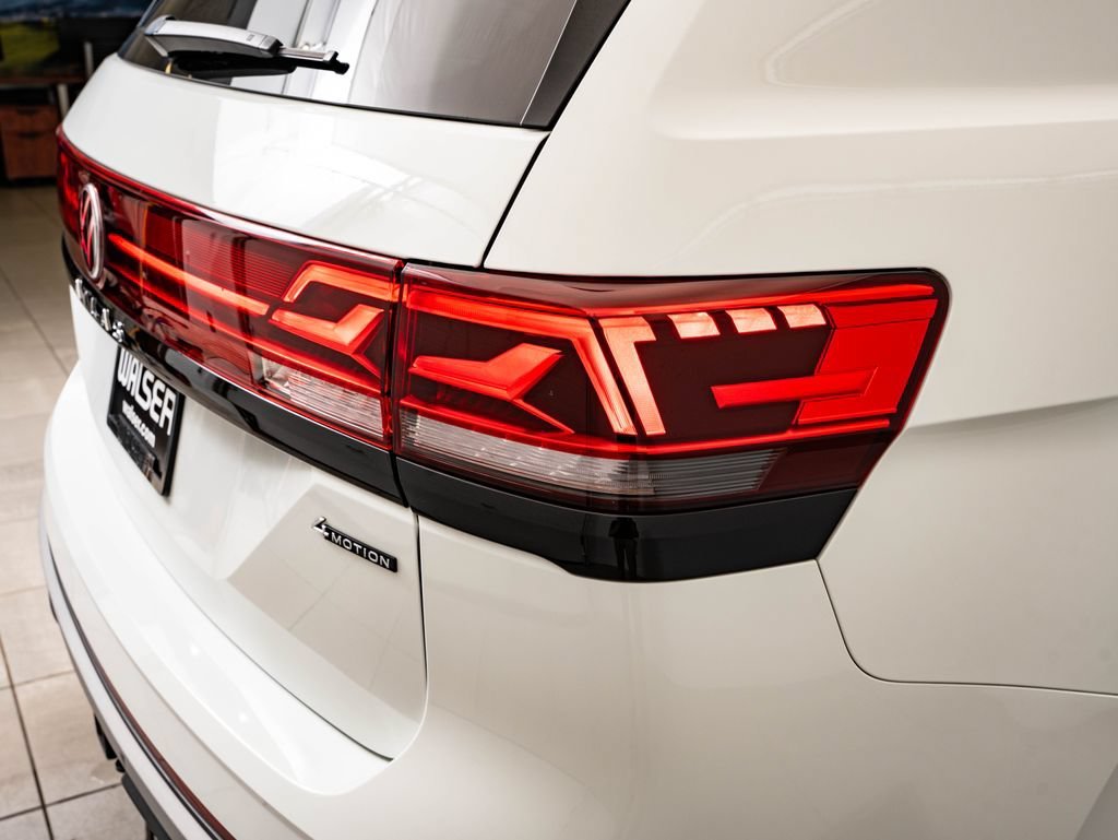 Used 2025 Pure White Volkswagen 2.0T Peak Edition image 9