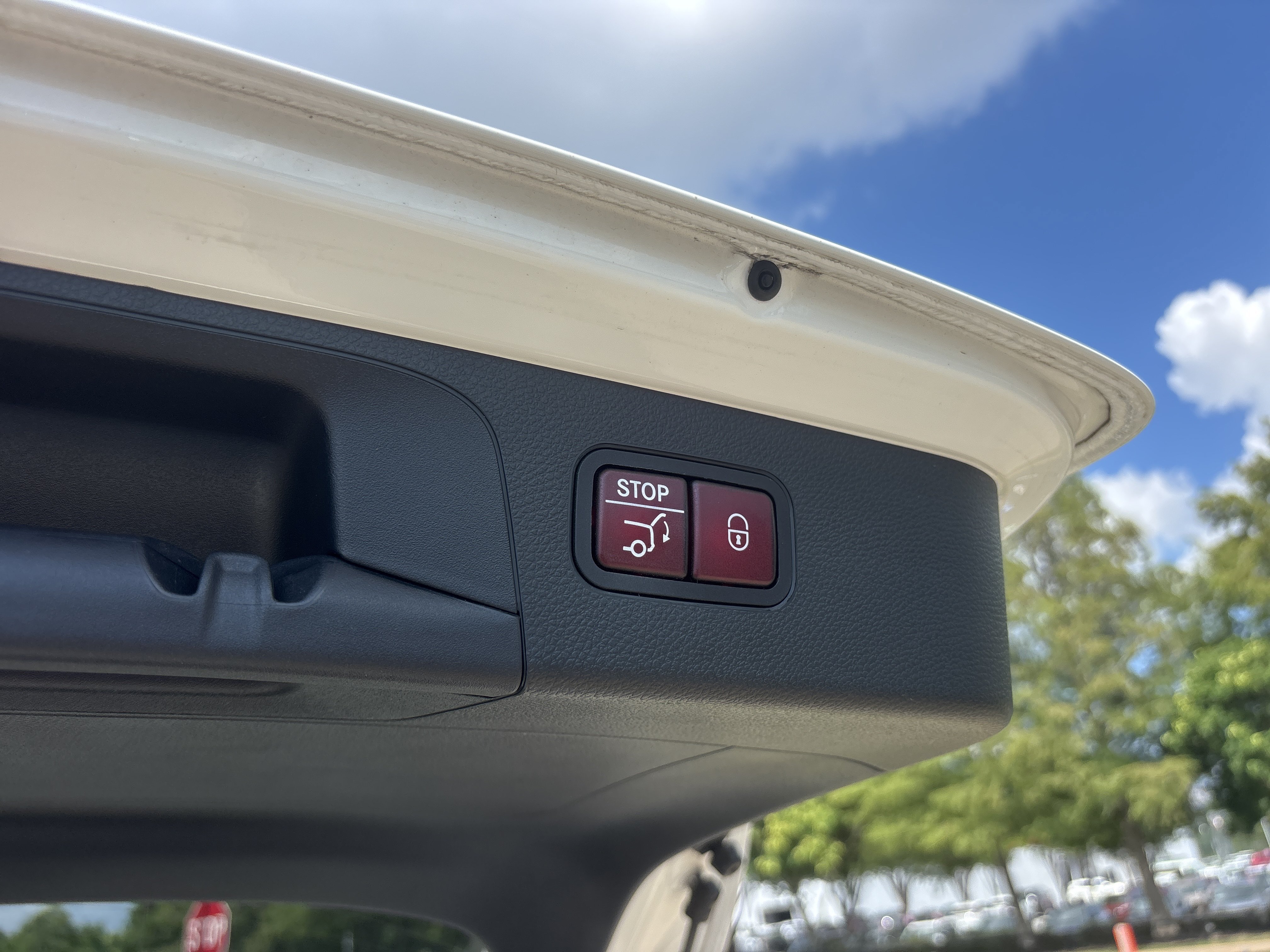 Used 2018 POLAR WHITE Mercedes-Benz 300 4Matic image 9