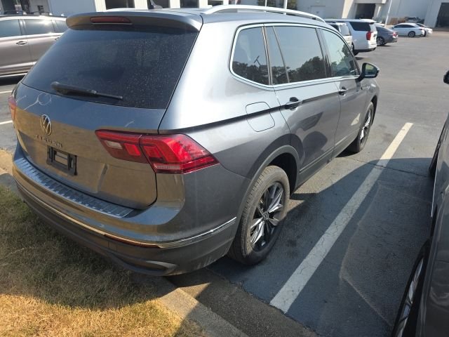 Used 2022  Volkswagen 2.0T SE image 4