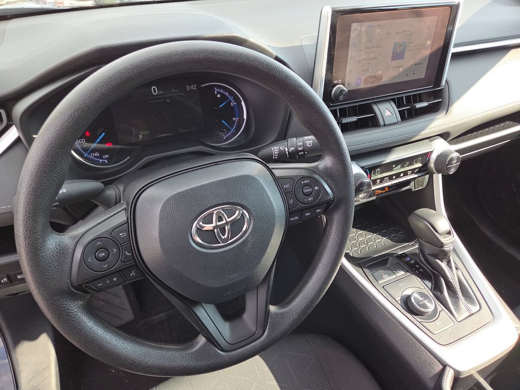 2024 Toyota RAV4 XLE - Photo 30