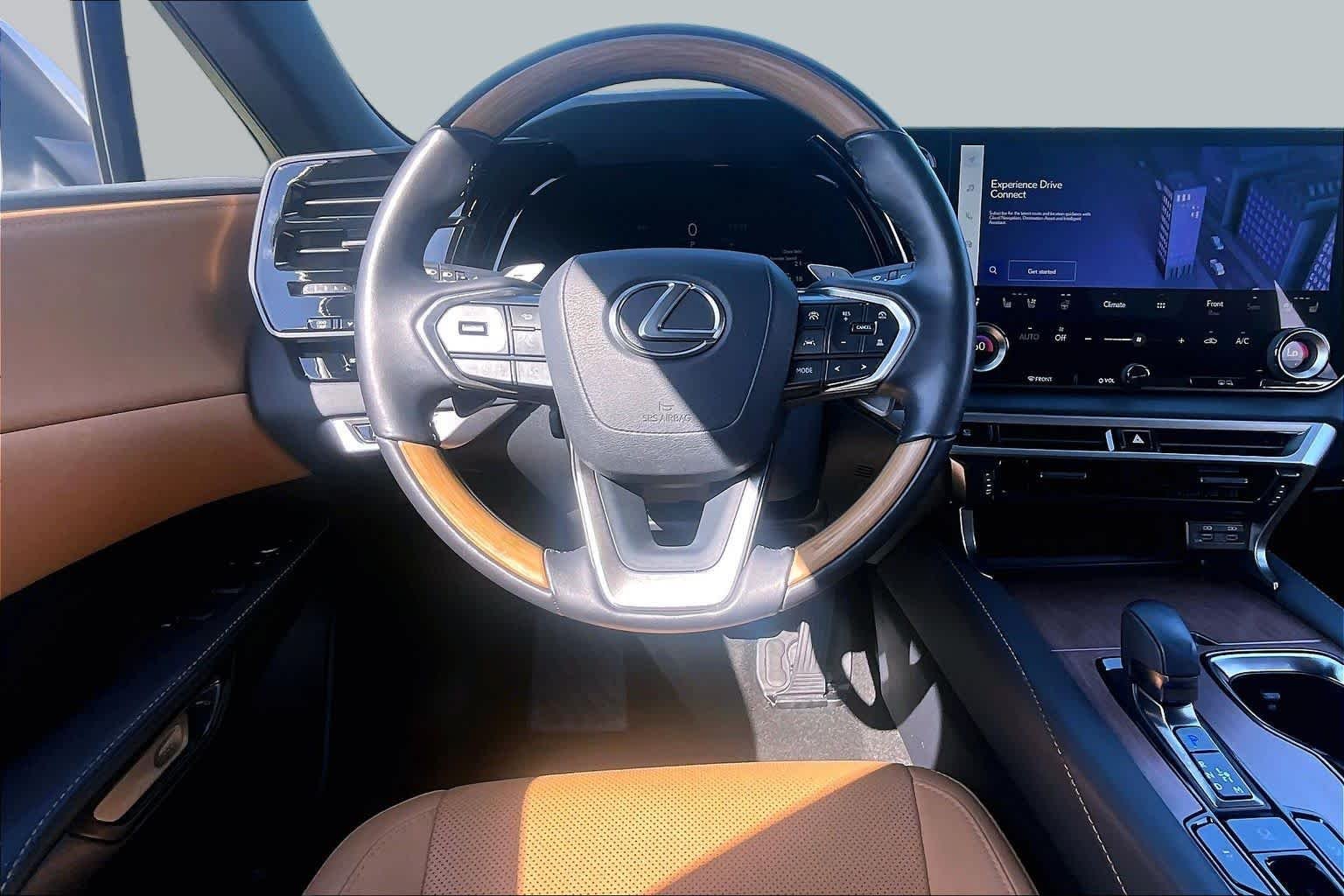 Used 2025 Eminent White Pearl Lexus Premium image 6