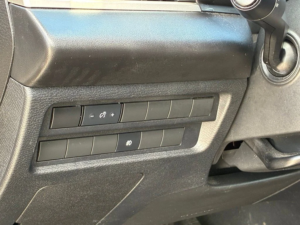 Used 2022  Mitsubishi ES image 18