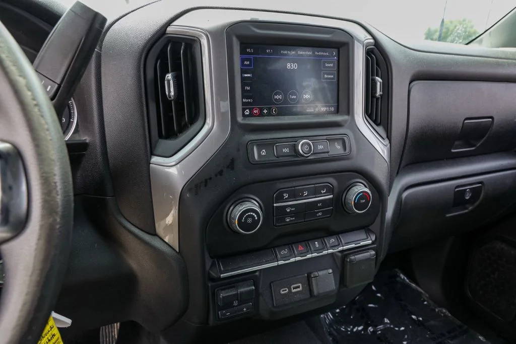 Used 2022 White Chevrolet Custom image 28