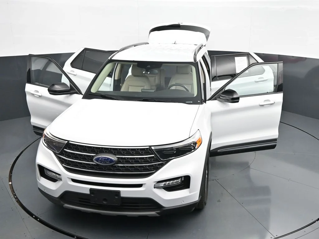 Used 2023 Oxford White Ford XLT image 40