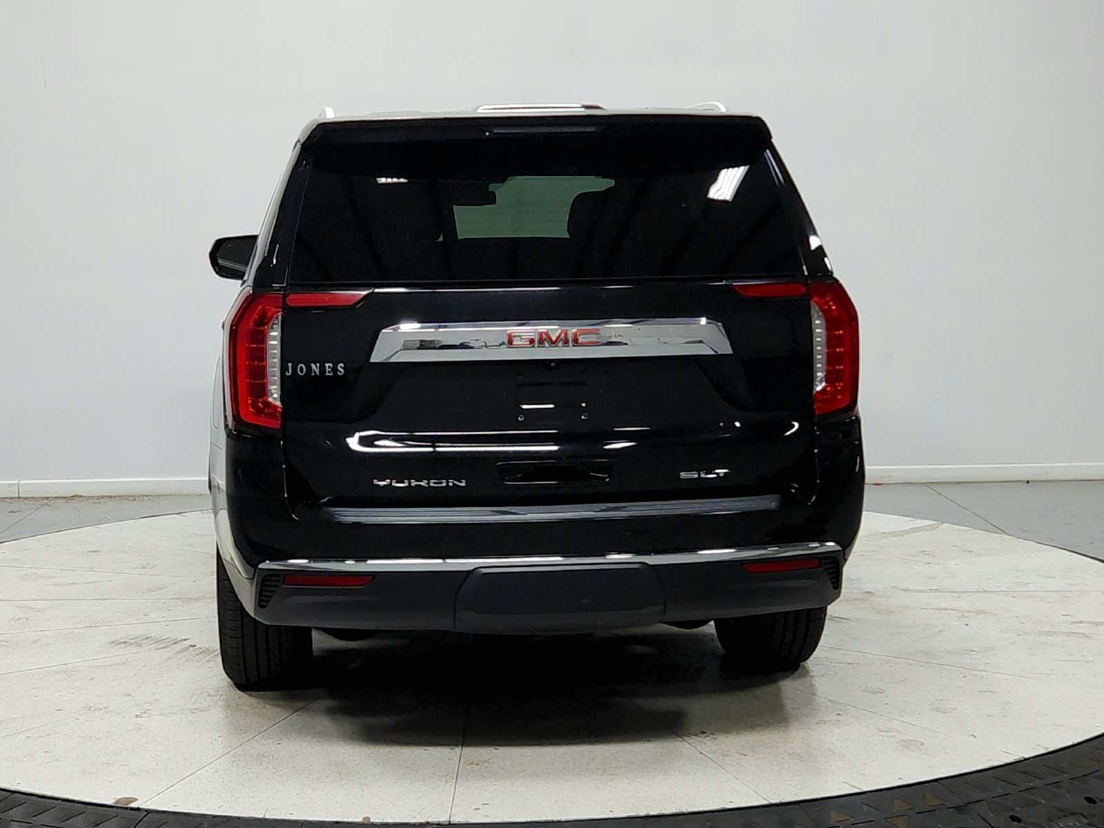 Used 2023 Black GMC SLT image 7