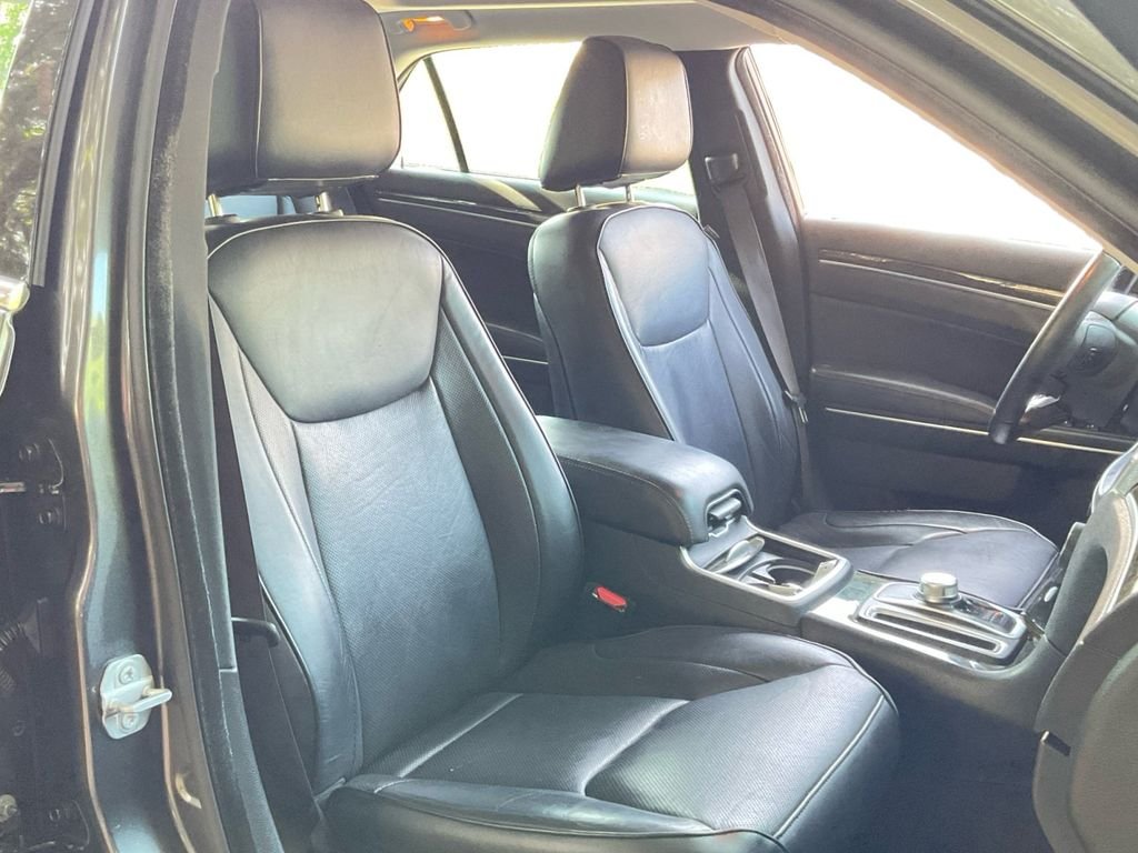 Used 2018 Gray Chrysler Limited image 29