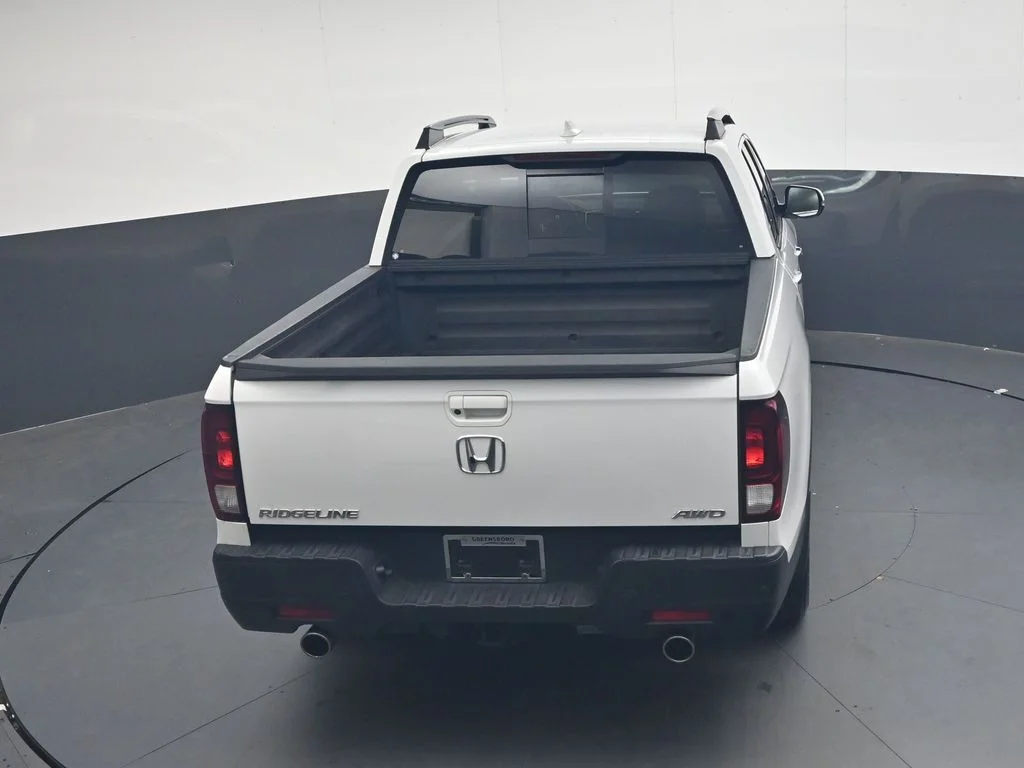 Certified Used 2023 Platinum White Pearl Honda RTL-E image 26