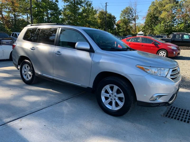 Used 2011 Silver Toyota Sport Utility 4D image 16