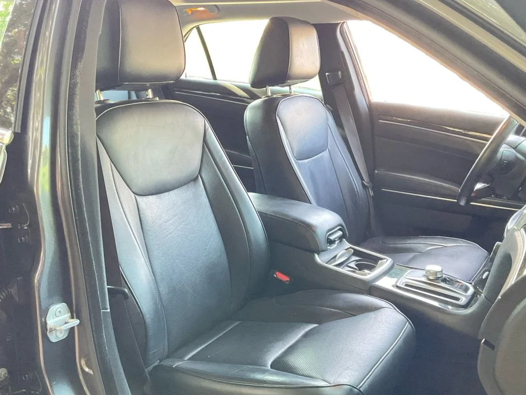 Used 2018 Gray Chrysler Limited image 29