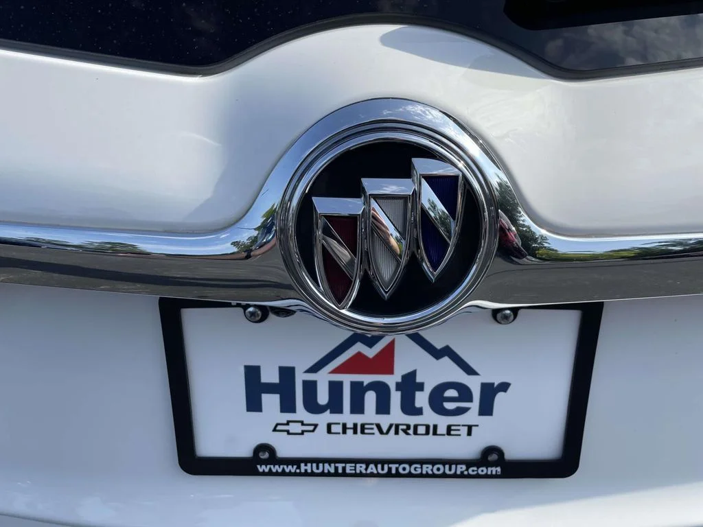 Used 2020 SUMMIT WHITE Buick Premium II image 11