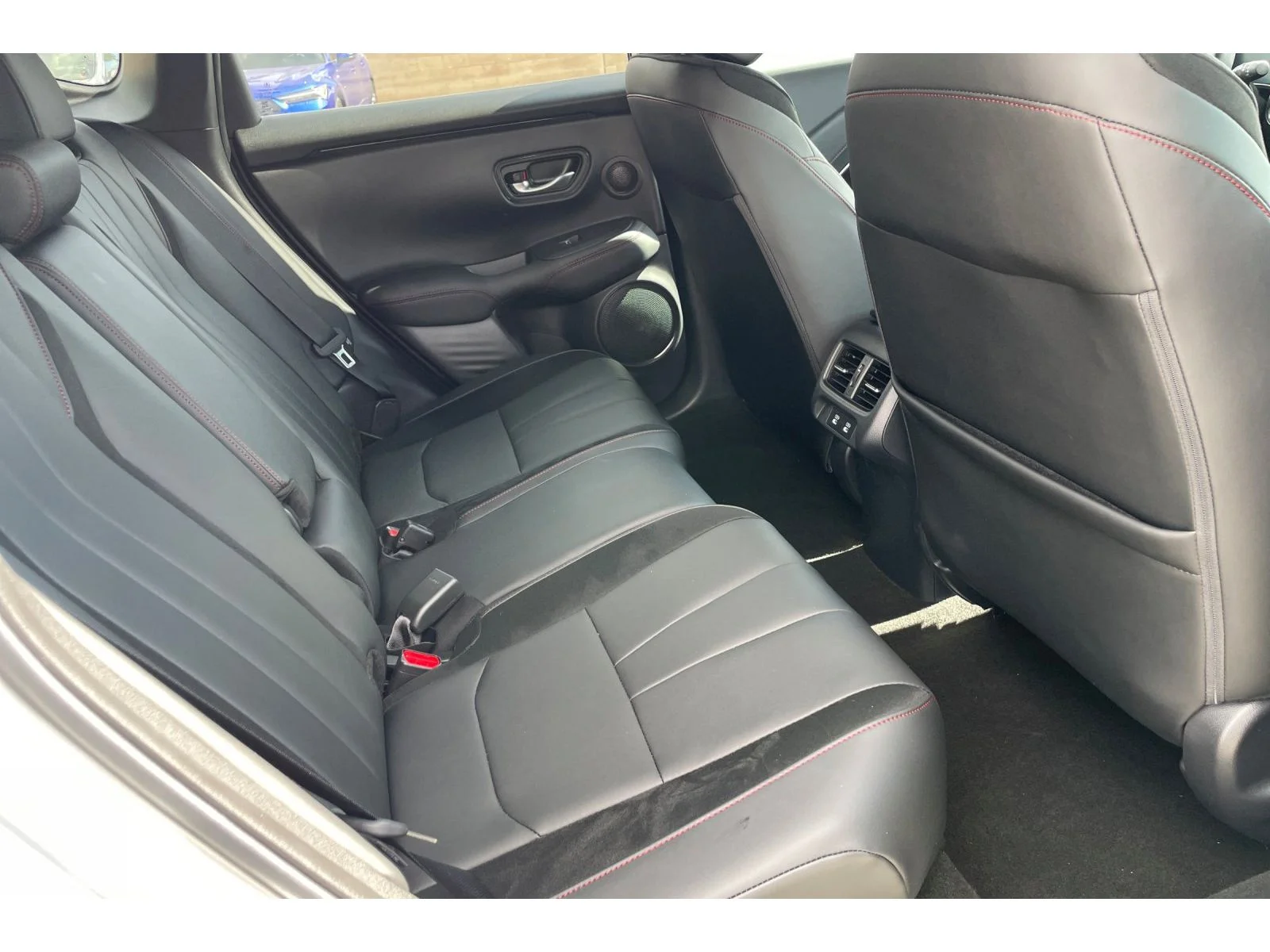 Used 2025 Solar Silver Metallic Acura w/A-Spec Package image 17