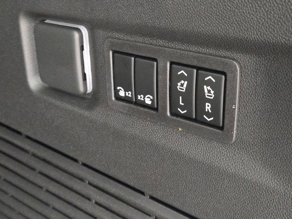 New 2026 Summit White GMC Elevation image 20