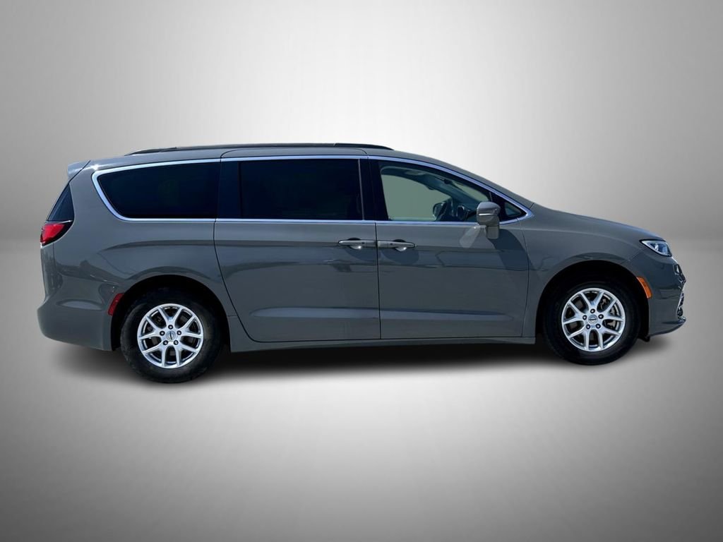 Used 2022 White Chrysler Touring L image 4