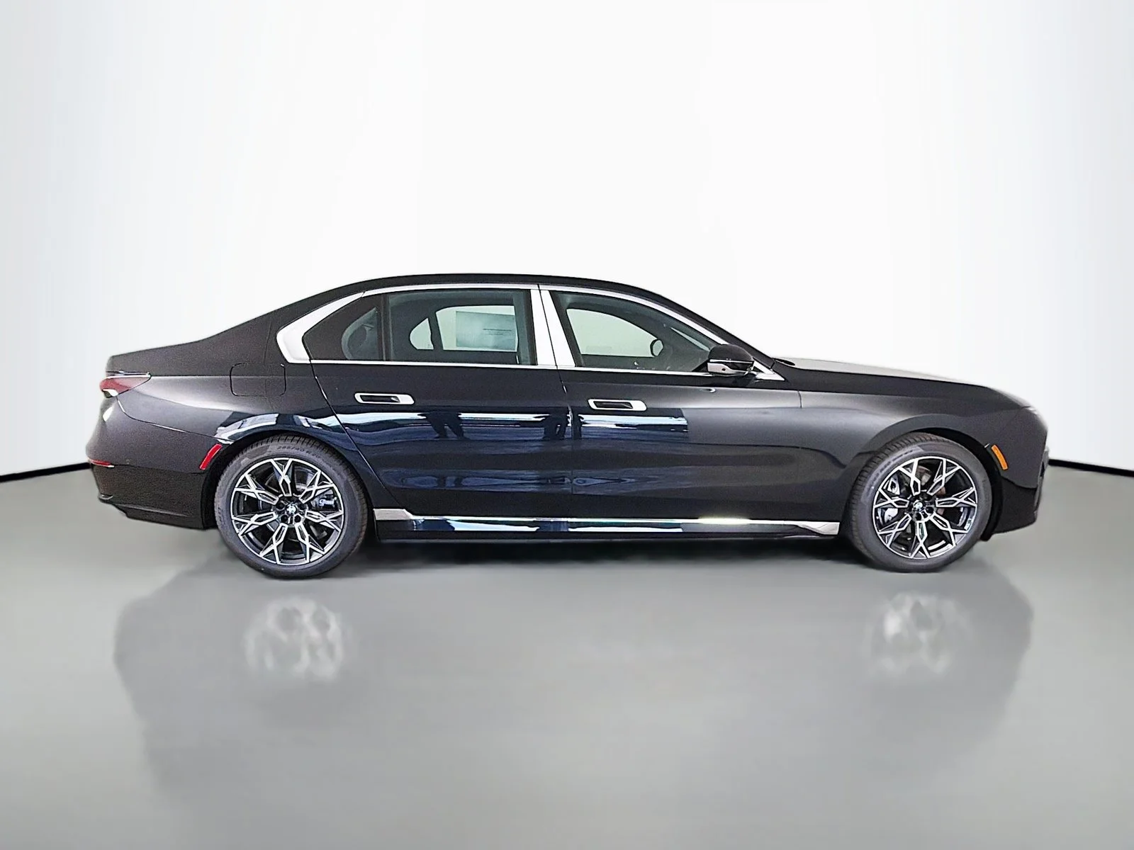 New 2026 Black Sapphire Metallic BMW xDrive60 image 8