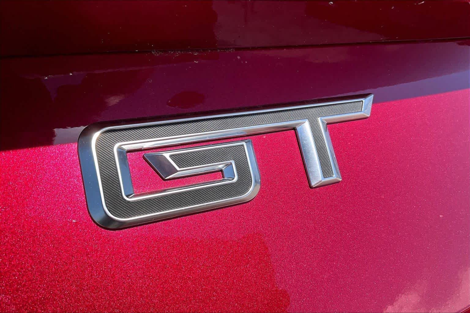 Used 2025 Molten Magenta Metallic Tri-coat Ford GT image 29