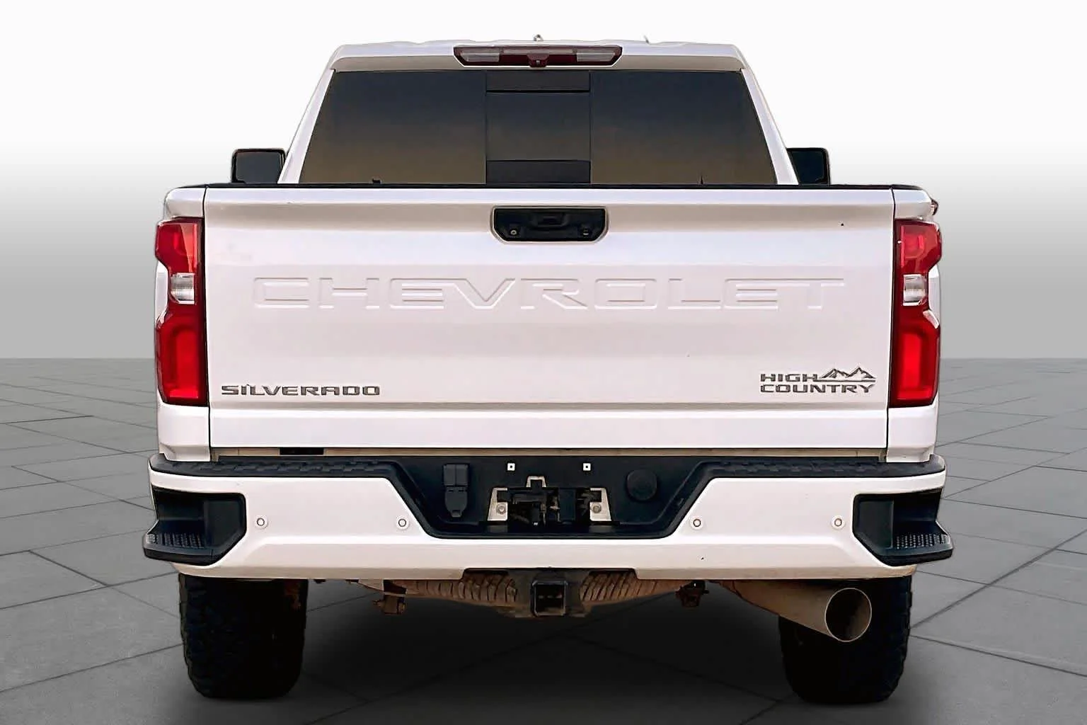 Used 2022 Iridescent Pearl Tricoat Chevrolet High Country image 4