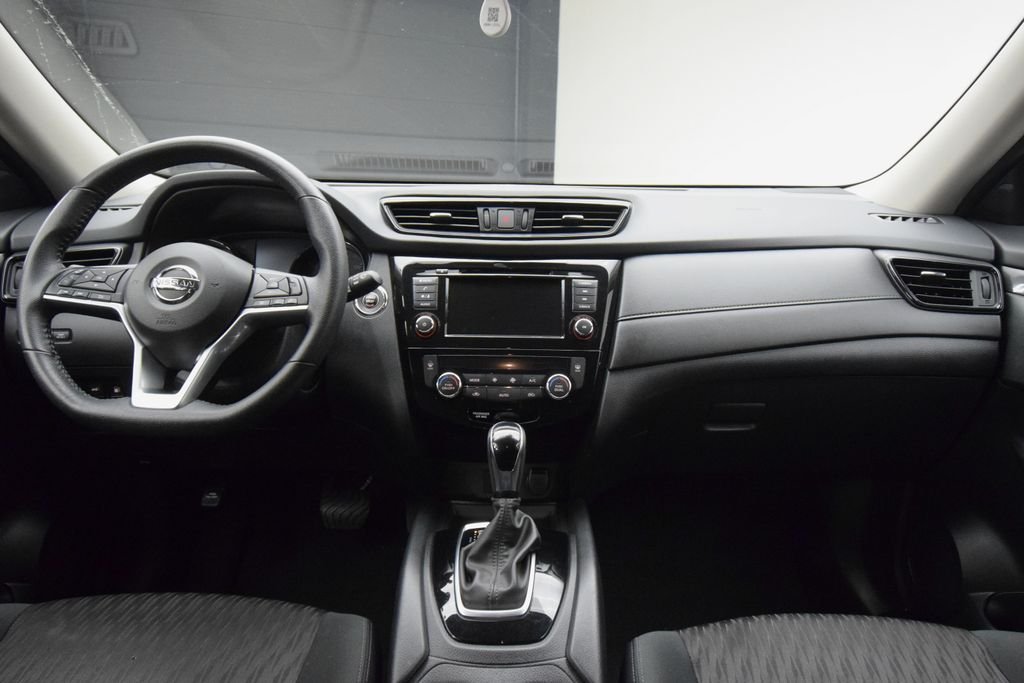 Used 2020 Red Nissan SV image 3