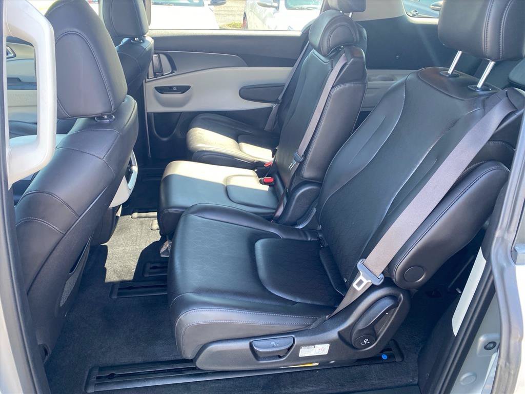Used 2022 Silky Silver Kia LXS image 23