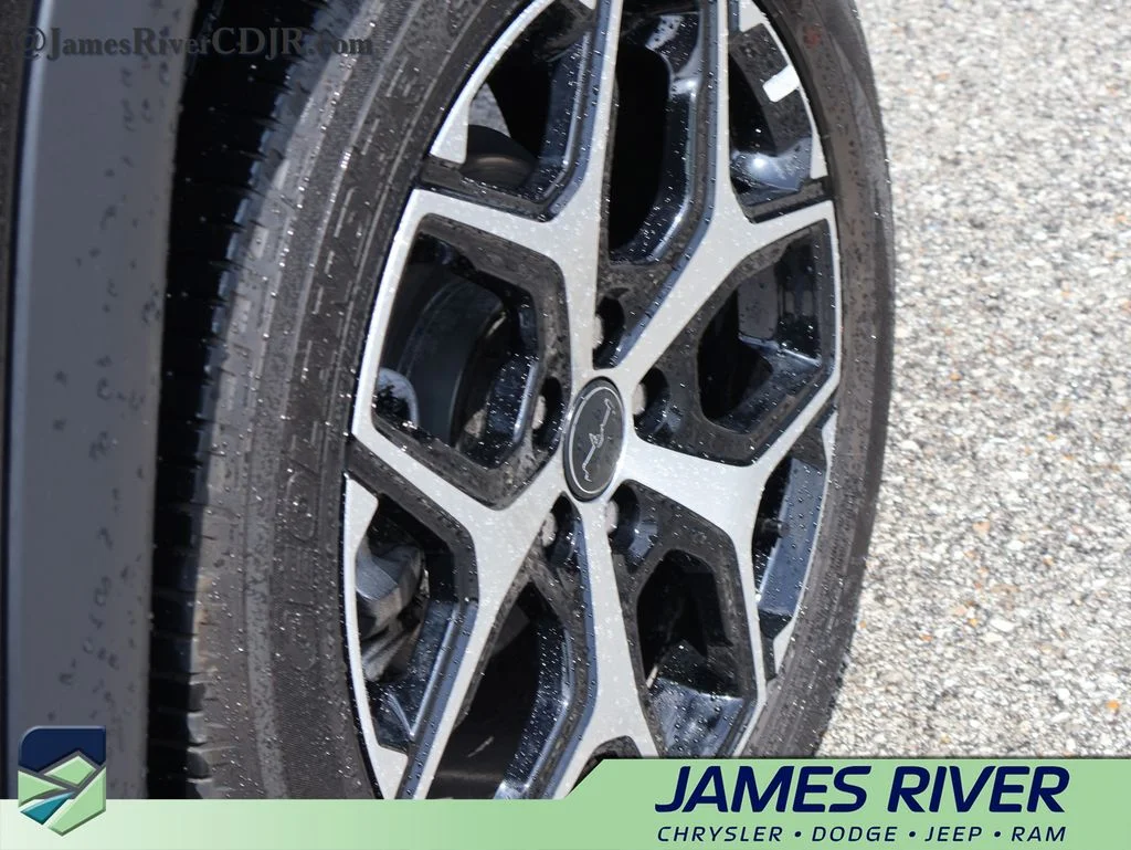 Used 2025 Black Jeep Limited image 37