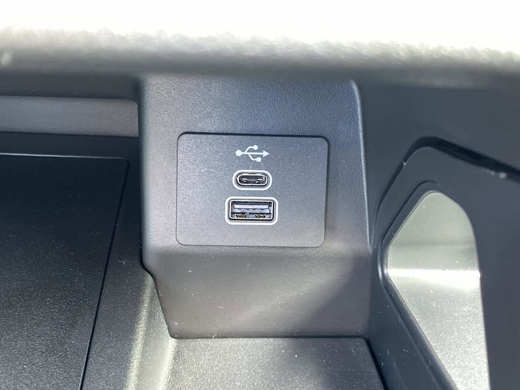 New 2026 Carbonized Gray Metallic Ford XLT image 20