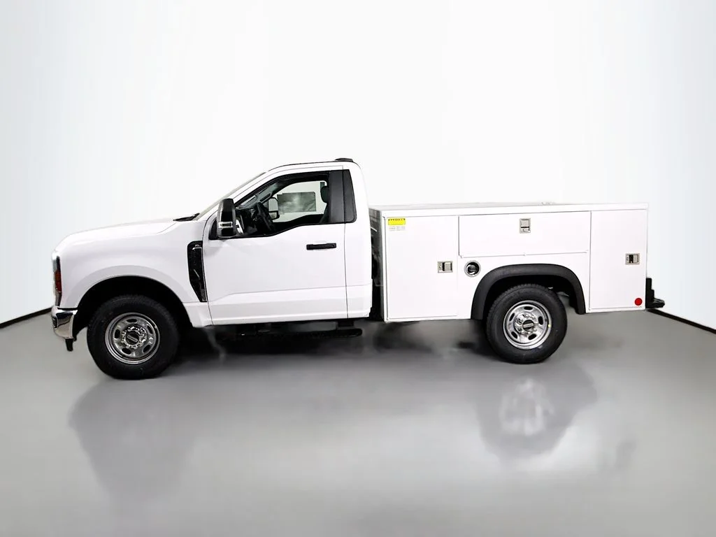 New 2026 Oxford White Ford XL image 4